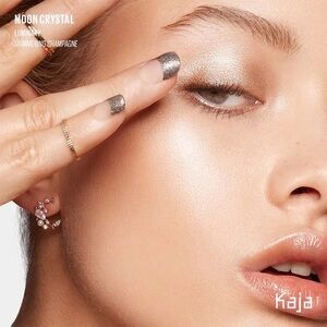 Kaja Luminary Moon Crystal Sparkling Eye Pigment- shimmering champagne, shine